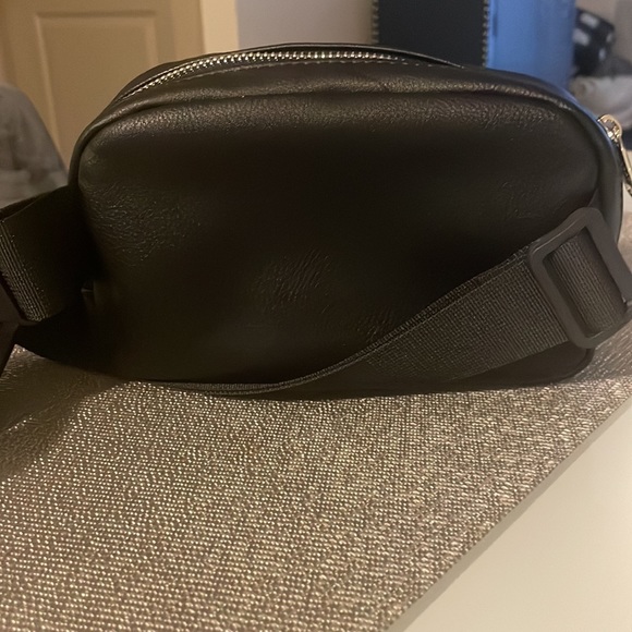 NWT Wild Fable Belt Bag Black Faux Leather - Picture 3 of 3